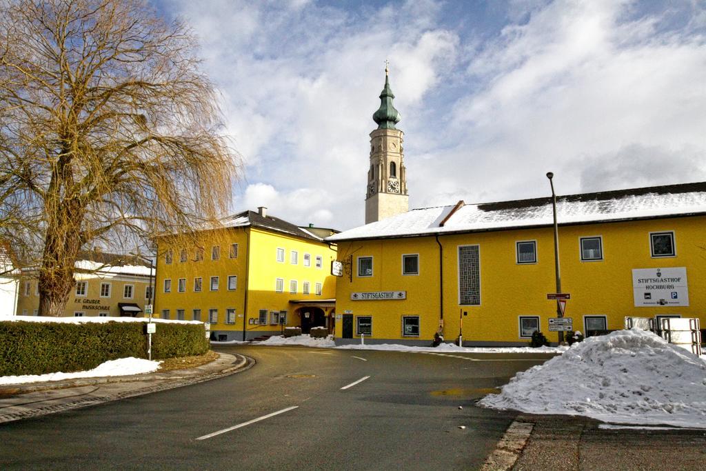 Hotel Stiftsgasthof Hochburg Extérieur photo